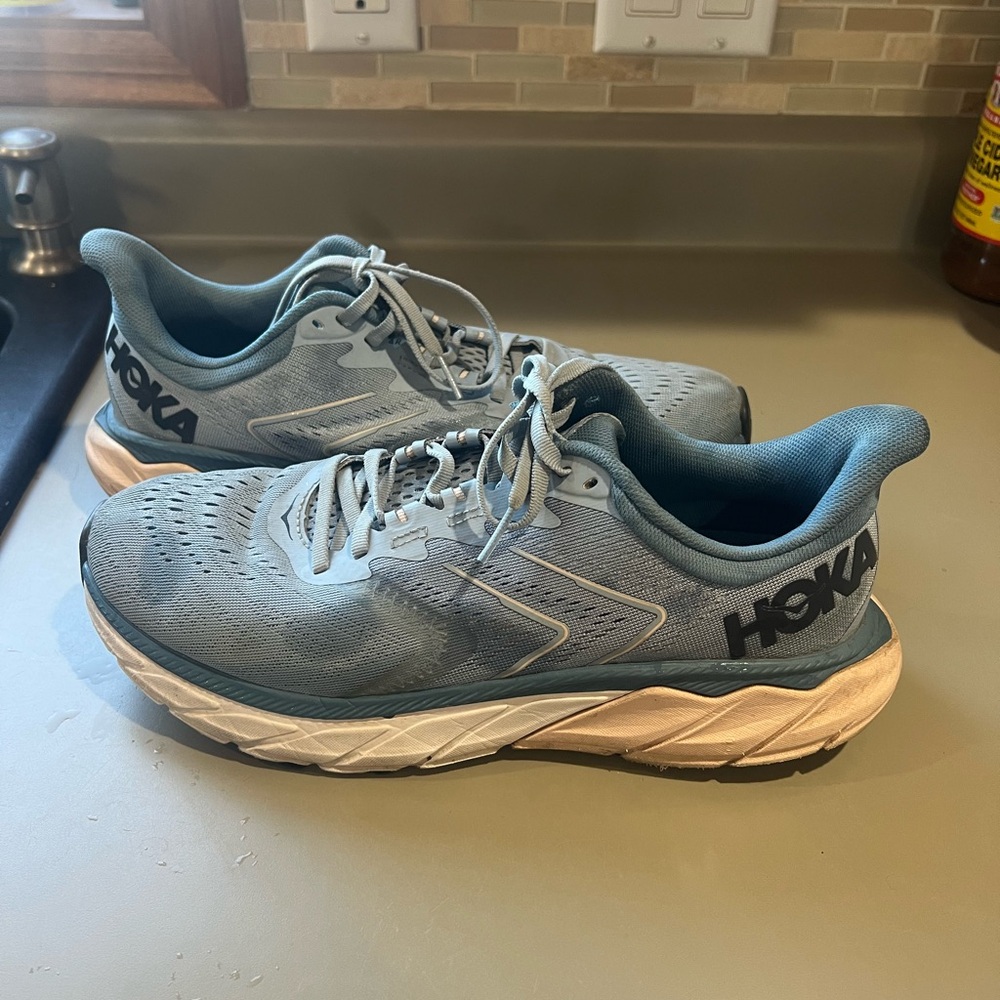 Hoka One One Arahi 5